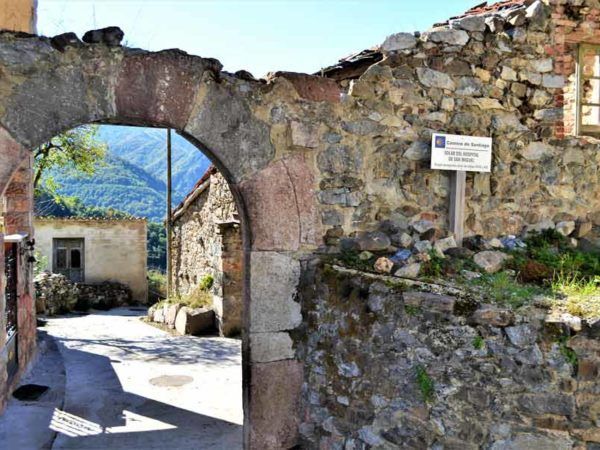 Ruinas del Hospital de Peregrinos · Etapa 3 camino de san salvador